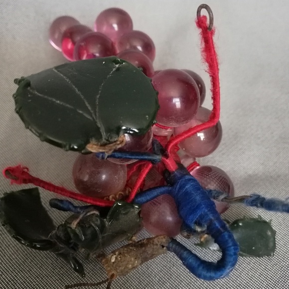 Vintage Glass Green Mid Century Grapes Cluster Art wired 5 inches length. - Picture 4 of 4